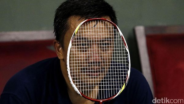 Menpora Tarung Bulutangkis dengan Taufik Hidayat