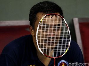 Menpora Tarung Bulutangkis dengan Taufik Hidayat