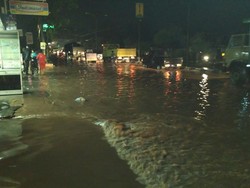 Jalan di Pasuruan Banjir, Lalu Lintas Surabaya - Probolinggo Dialihkan