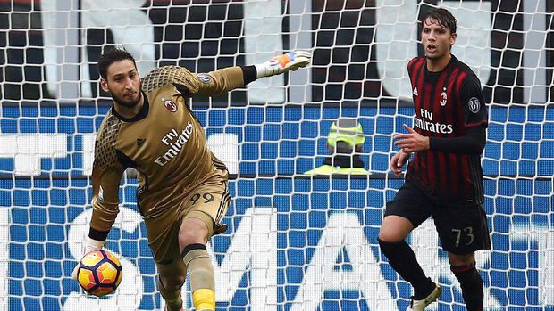 Gianluigi Donnarumma ingin mengikuti saran agennya Mino Raiola untuk hengkang dari AC Milan.