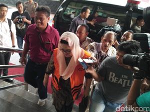 KPK Kembali Periksa Eks Menkes Siti Fadilah Soal Kasus Korupsi Alkes KPK Kembali Periksa Eks Menkes Siti Fadilah Soal Kasus Korupsi Alkes