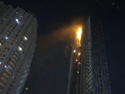 Angin Kencang Sempat Hambat Pemadaman Kebakaran Apartemen Neo Soho