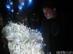 Kemewahan Sarung Berbahan Kristal Swarosvki Karya Rinaldy A Yunardi