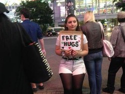 Peluk Gratis dari Bule Cantik di Tokyo