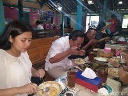 Jualan Opor Ayam, Perempuan Ini Raup Omzet Rp 5 Juta/Hari