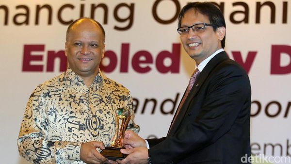 BPJS Ketenagakerjaan Berikan Penghargaan untuk Habibie