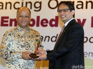 BPJS Ketenagakerjaan Berikan Penghargaan untuk Habibie