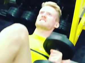 Ketika Pemain Dortmund dan Sunderland Mematung Saat Latihan