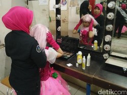 Kisah di Balik Layar Para Performer Trans Studio Makassar