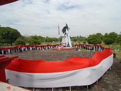Hari Pahlawan di Jombang, TMP Diselimuti Kain Merah Putih