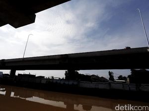 Tiang Penerangan Jalan di Tol Becakayu Telah Terpasang