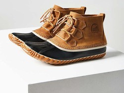 Editors Choice: Sneakers Hingga Flats Waterproof untuk Dikenakan Saat Hujan