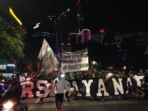 Kecewa Keputusan Kongres PSSI, Bonek Gelar Aksi Tutup Jalan di Surabaya