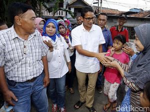 Ketika Sandiaga Berkaraoke Ria di Mobil Sambil Bermacet-macetan