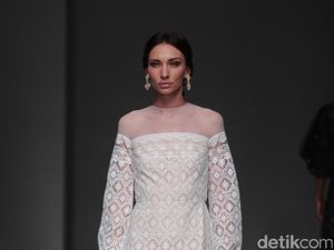 Eksplorasi Busana dari Masa ke Masa Persembahan Votum Sebastian Gunawan