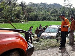 Ini Avanza Korban Banjir Sukabumi, Terseret hingga Masuk Sawah