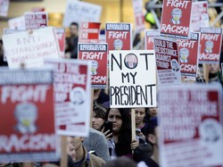 Dari Washington Hingga California, Ribuan Warga AS Gelar Demo Anti-Trump