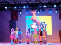 Menghiburnya Cerita Si Kuda Poni Cantik di Panggung Musikal