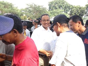 Lewati Gang Sempit di Cipulir, Anies Tampung Curhat Soal Penggusuran