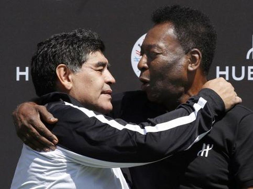 Pele Ditinggal Maradona, Berdoa Kelak Bisa Main Bareng di Surga Pele Ditinggal Maradona, Berdoa Kelak Bisa Main Bareng di Surga