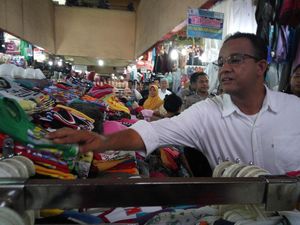 Kunjungi Pengrajin Tempe, Anies Ingin Ajarkan Pengelolaan Limbah