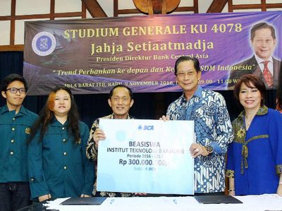 BCA Berikan Beasiswa ke Mahasiswa ITB