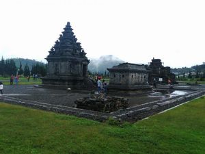 Potret Cantiknya Candi Arjuna di Dieng