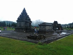 Potret Cantiknya Candi Arjuna di Dieng