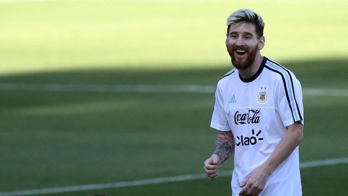 Periode Ketika Para Pesepakbola (Dipromosikan) Jadi Sehebat Messi