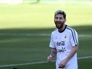 Periode Ketika Para Pesepakbola (Dipromosikan) Jadi Sehebat Messi