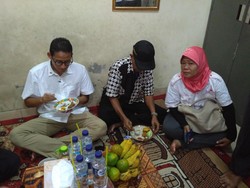 Terpikat Sate Kikil di Galur, Sandiaga Janji Buka Cabang di Singapura