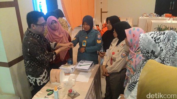 Serunya Tenaga Kesehatan Tanjung Pinang Belajar Deteksi Dini Kanker Serviks