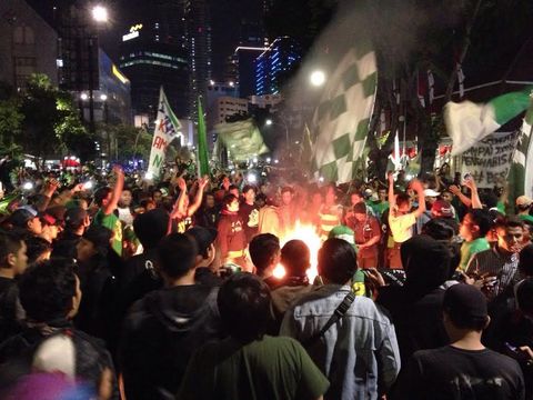 Kecewa Keputusan Kongres PSSI, Bonek Gelar Aksi Tutup Jalan di Surabaya