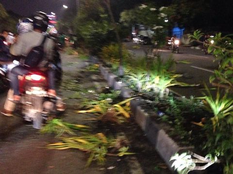 Usai Tutup Jalan, Bonek Lakukan Konvoi Keliling Kota