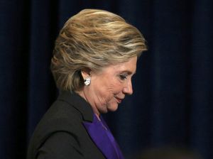 Makna Tersembunyi di Balik Busana Warna Ungu yang Dipakai Hillary Clinton Makna Tersembunyi di Balik Busana Warna Ungu yang Dipakai Hillary Clinton