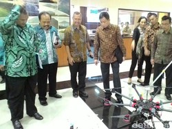 Ke Kantor Badan Geologi, Jonan Coba Pantau Gunung-gunung Berapi