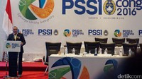 Edy Rahmayadi memberikan sambutan usai terpilih sebagai Ketua Umum PSSI.