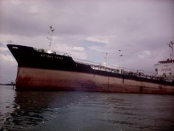 Kapal Tanker Bertabrakan dengan KM Jaya II di Belawan, Satu ABK Hilang