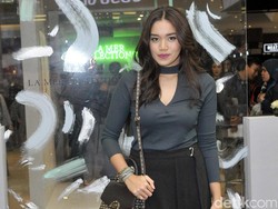 Alexandra Asmasoebrata Acungi Jempol kepada M. Fadli