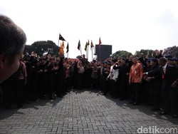 Saat Presiden Jokowi Diangkat oleh Prajurit Brimob