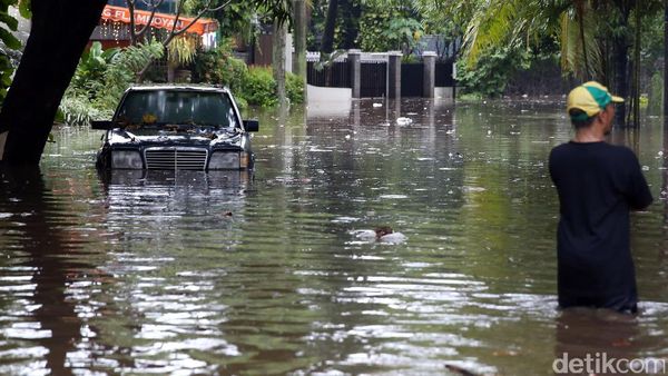 Hujan Deras, Hang Lekiu Terendam Banjir