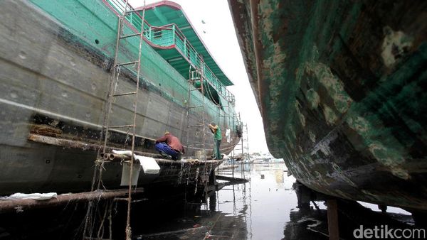Perbaikan Kapal Nelayan