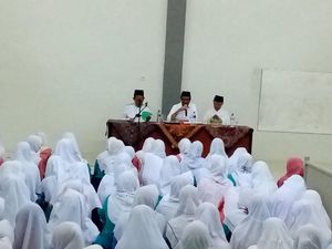 Djarot Janjikan Santri Tebuireng Jombang Untuk Magang di Jakarta