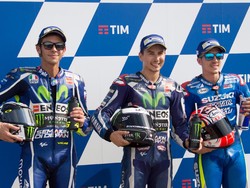 Satu Tim Musim Depan, Rossi Anggap Vinales Selevel dengan Lorenzo