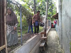 Warga Sekitar Lahan Sengketa di Regol Bandung Protes Akses Ditutup