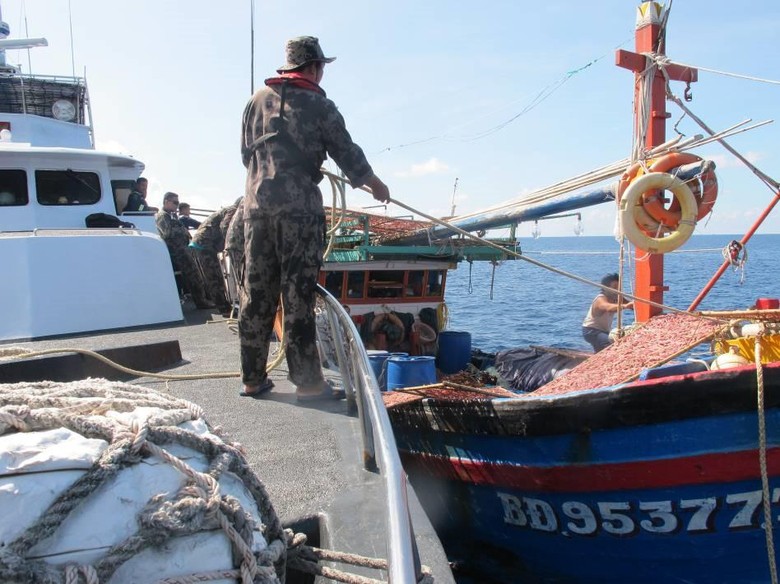 Bakamla RI Tangkap 8 Kapal Pencuri Ikan asal Vietnam Bakamla RI Tangkap 8 Kapal Pencuri Ikan asal Vietnam