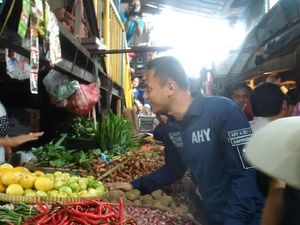 Blusukan di Pasar Paseban, Agus: Saya Tak Mau Berjarak dengan Warga