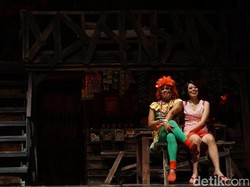 Joind Bayuwinanda Riset Waria di Lakon Opera Kecoa hingga ke Grogol