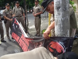 Tak Sesuai Aturan, Sejumlah Spanduk Calon di Pilwakot Yogyakarta Diturunkan