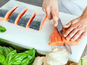 Ini Trik Masak Salmon Agar Rasanya Gurih Juicy